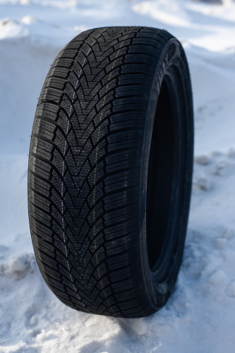 фото протектора и шины WINTERHAWKE I Шина ZMAX WINTERHAWKE I 205/50 R16 91V