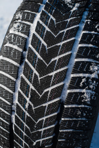 фото протектора и шины WINTERHAWKE II Шина ZMAX WINTERHAWKE II 245/40 R20 99V