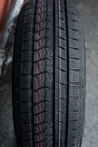 фото протектора и шины ICEPIONEER 868 Шина ZMAX ICEPIONEER 868 245/70 R16 111T